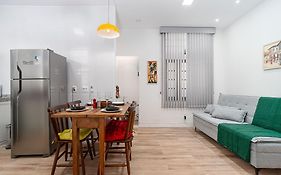 Apartamento em Copacabana com Varanda 2 quartos